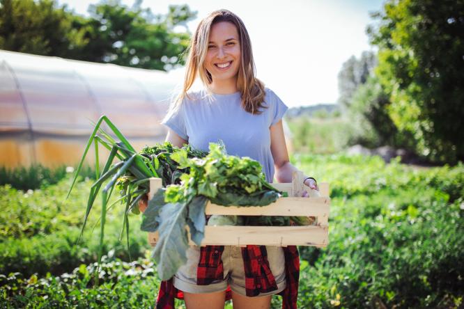 femme panier légumes 1332 444